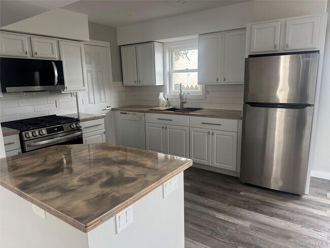 Building Photo - 216 E Hudson St