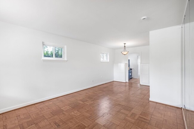 Building Photo - Charming 3 BR/1.5 BA Semi-Detached Home in...