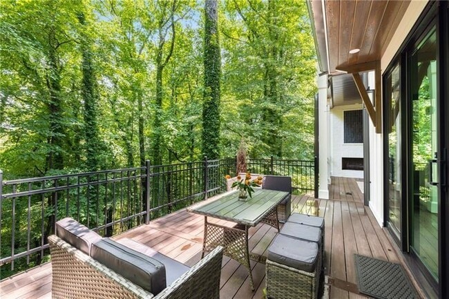 Building Photo - 306 Pinecrest Rd NE