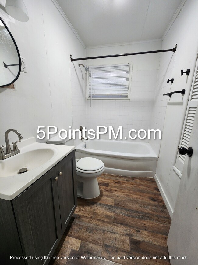 Building Photo - 1032 Andrew St