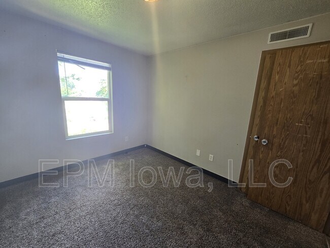 Building Photo - 64 Miller Ave SW