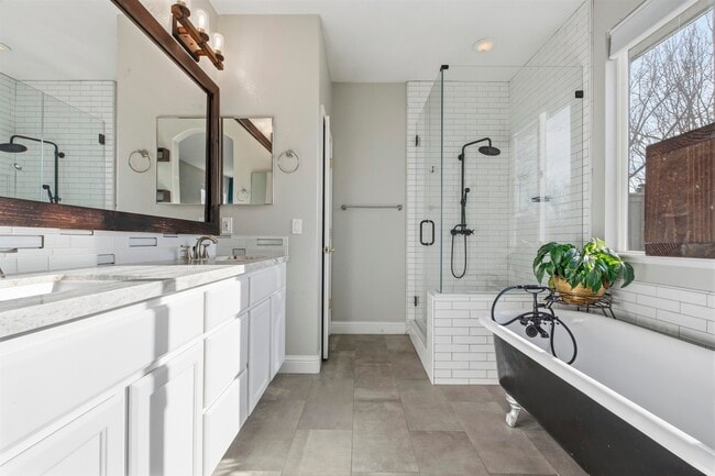 Building Photo - 601 Tamarindo Way