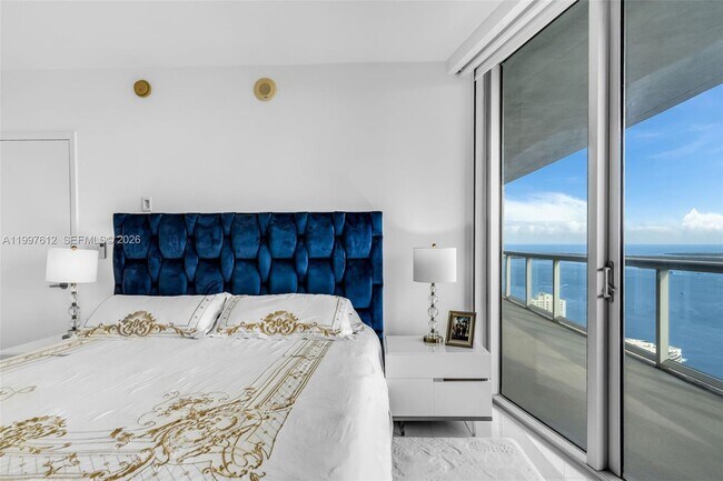 Building Photo - 495 Brickell Ave