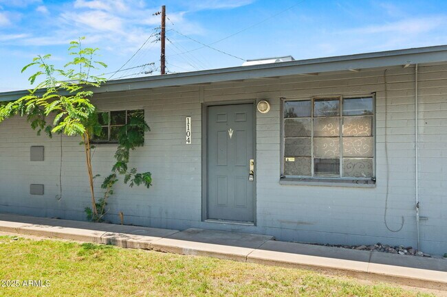 Building Photo - 1102 S Stratton Ln