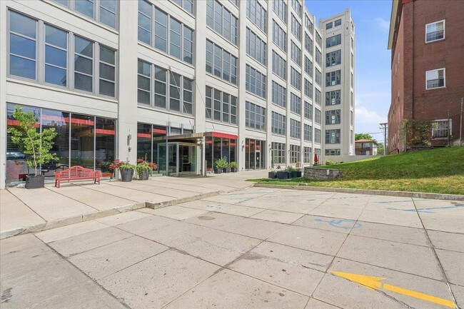 Building Photo - 50 Dey St