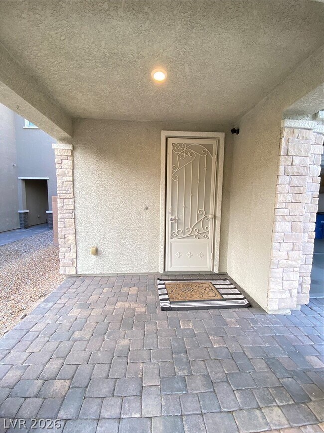 Building Photo - 3176 Fern Nook Ave