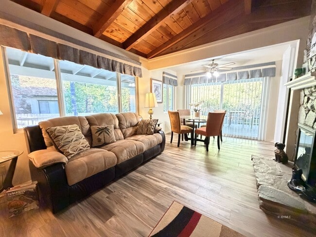 Building Photo - Perfect Long Term Home Close to Town