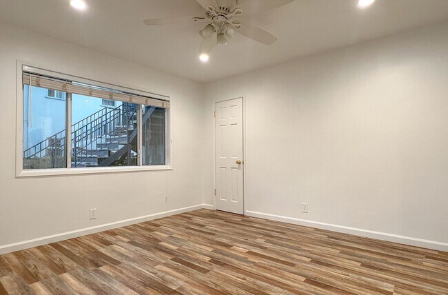 Building Photo - 345 N Florence St