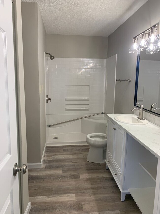 Building Photo - Cozy Living on a quiet cul de sac.