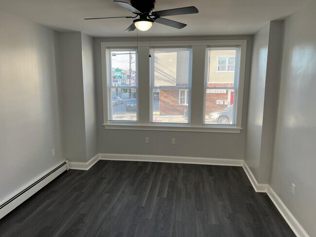 Building Photo - 540 61st St