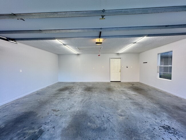 Building Photo - 144 Gigi Ln