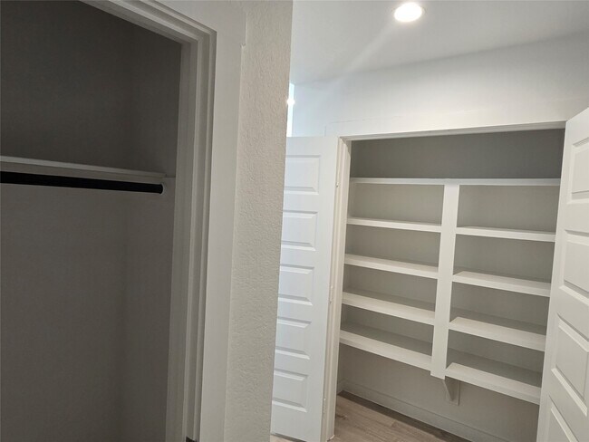Building Photo - 7826 Calabria Dr