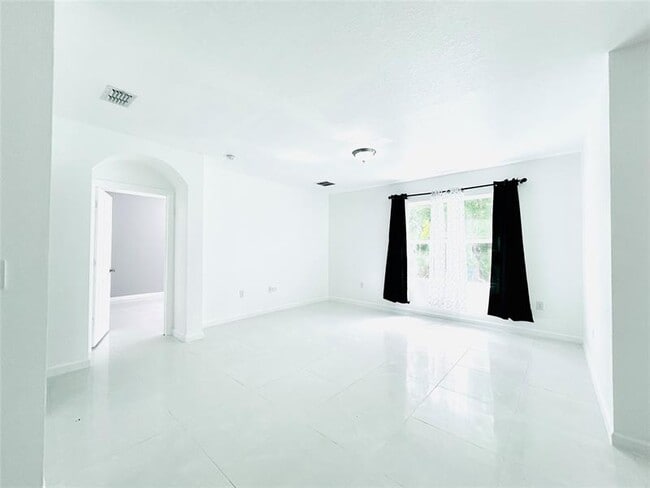 Building Photo - 518 SW Natalie Terrace