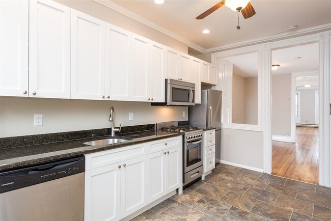 Building Photo - 351 7th St