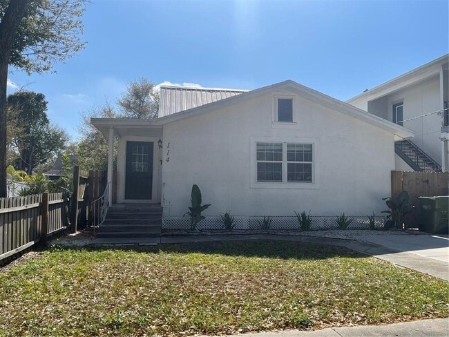 Primary Photo - 114 W Amelia Ave