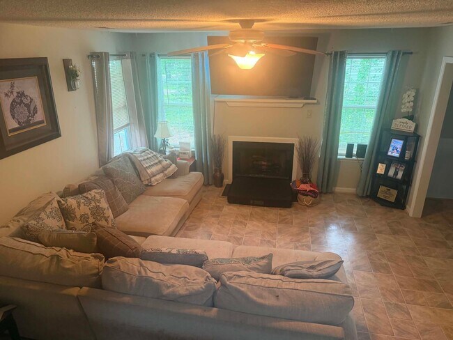 Building Photo - 1112 Cotten Farm Dr