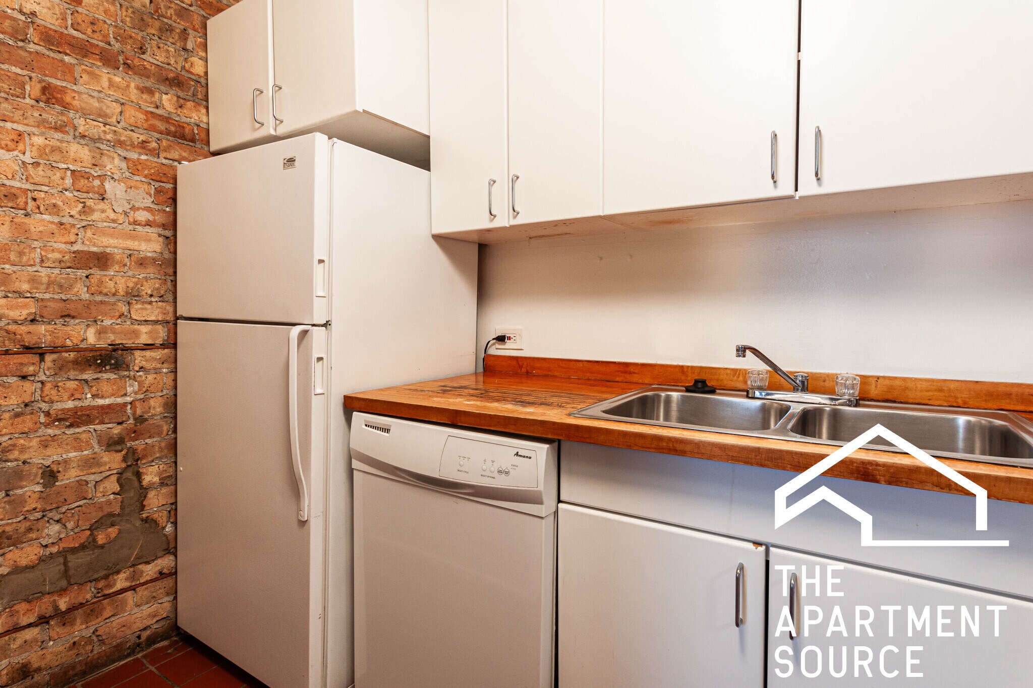 Building Photo - 602 W Surf St