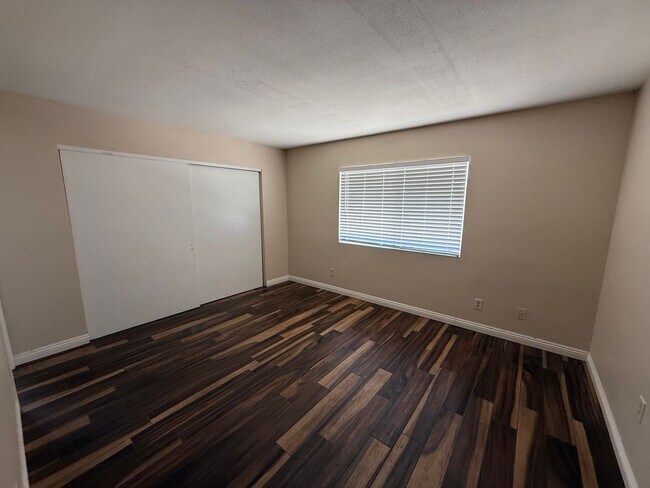 Building Photo - Duplex! 2 bedrooms 2 bathrooms