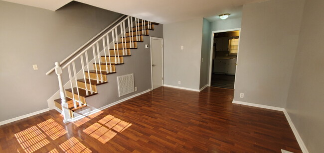 Building Photo - Two Bedroom Townhouse in South Nashville. ...