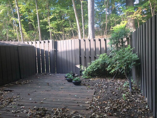 Building Photo - Well Maintained & Updated - 3 BR - Reston Metro