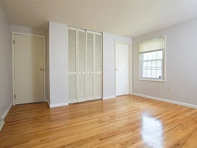 Building Photo - Charming 4-Bed Retreat with Finished Basem...
