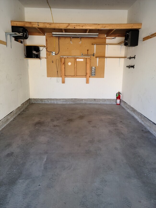 Building Photo - 9390 W Chatfield Pl