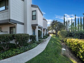 Building Photo - 6442 Twin Cir Ln