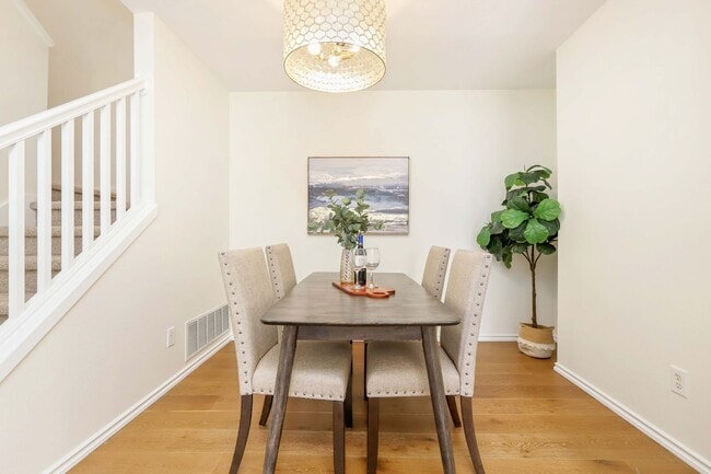 Building Photo - Must-see property that still feels brand new