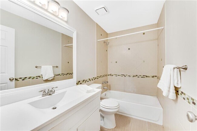 Building Photo - 1420 Old Virginia Ct SE