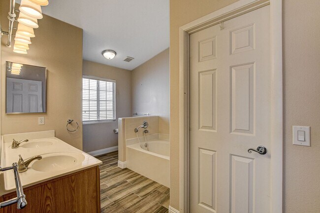 Building Photo - 5053 Cedar Lawn Way