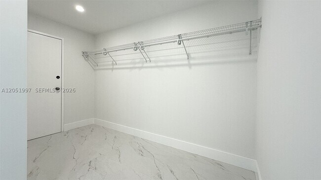 Building Photo - 18061 Biscayne Blvd