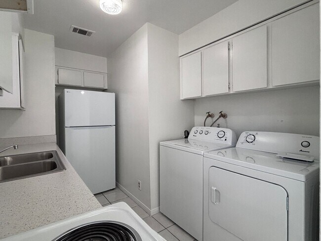 Building Photo - Charming Two-Story Townhouse with Fresh Updates & Prime Location