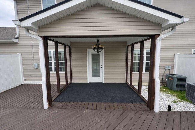 Building Photo - 6843 Village Lake Cir