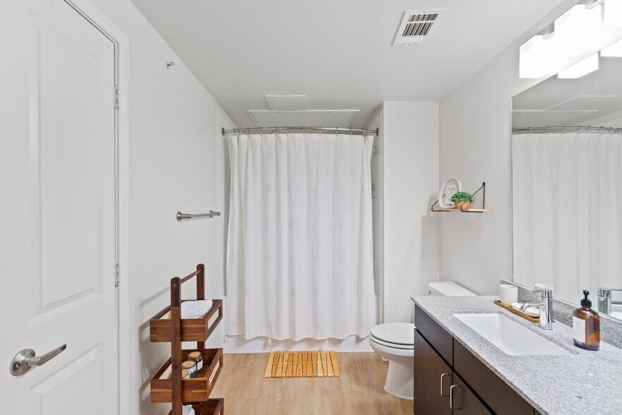 Building Photo - 9301 Old Bee Caves Rd