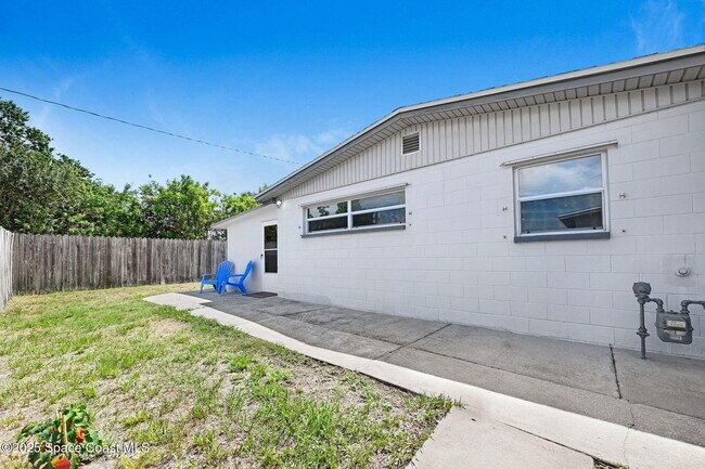 Building Photo - 1028 Coronado Dr