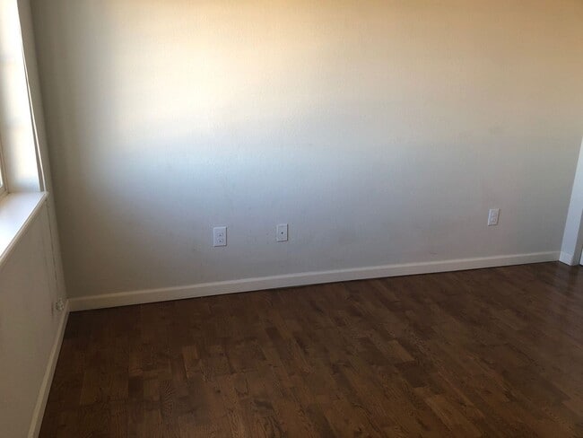 Building Photo - Stunning Clocktower Penthouse Condo with mountain views!