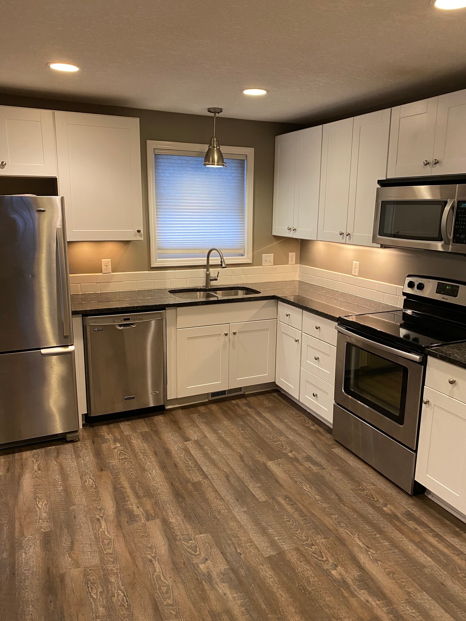 Granite tops, stainless appliances - 946 29th Ave NE