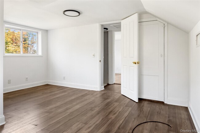 Building Photo - 13 Strack Rd