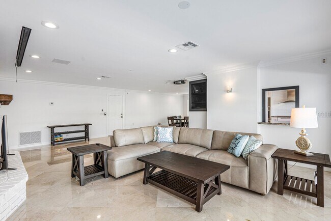 Building Photo - 937 Fern Dr