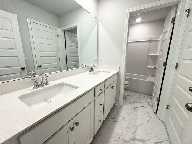 Building Photo - Perfect family home in Ocean Isle Beach