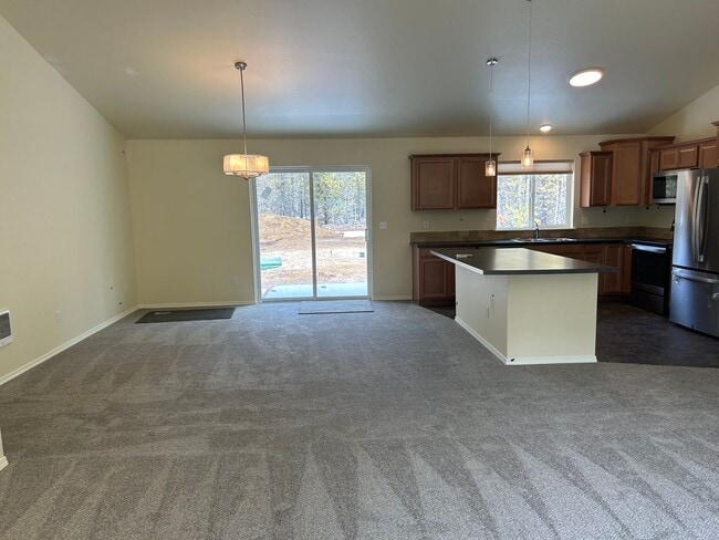 Building Photo - Brand New Home