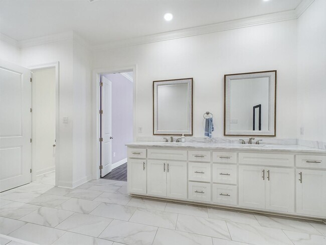 Building Photo - Luxurious 4 bedroom home available JANUARY 19th in Lafayette!