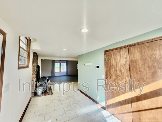 Building Photo - 212 Margo Ln
