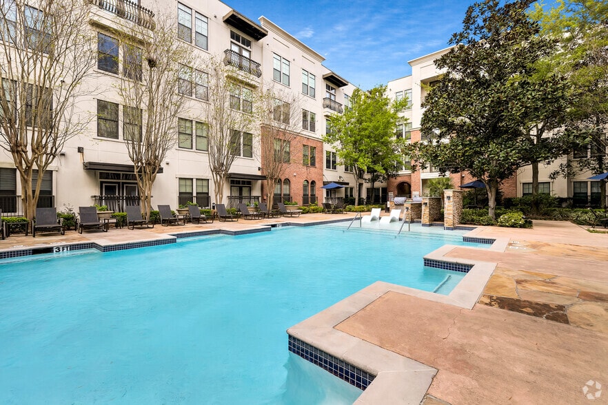 Pool - Braeswood Place