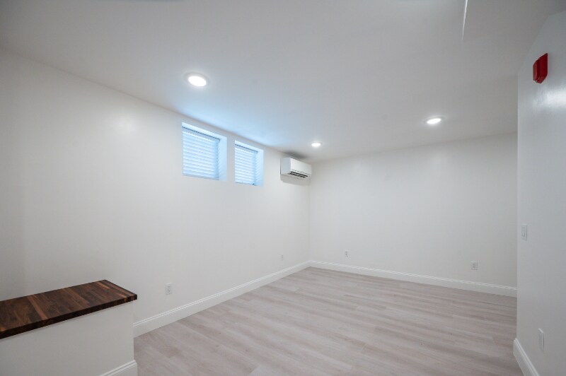 Building Photo - 126 Adelaide Ave
