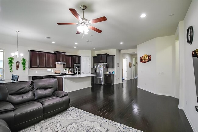Building Photo - 2921 Zelma Dr