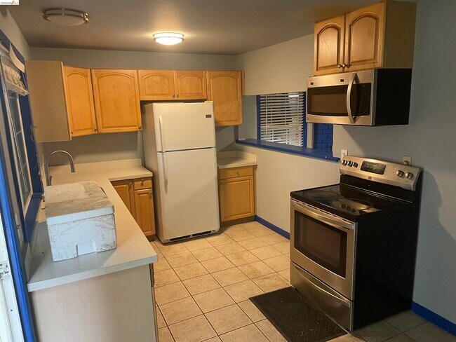 Building Photo - 1349 Alpine Dr