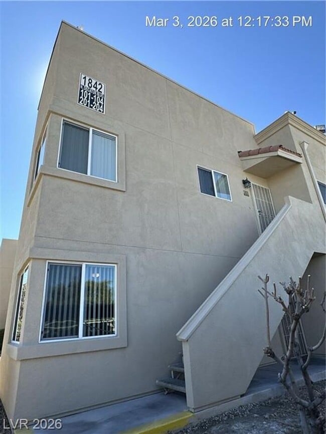 Building Photo - Adorable condo with great usage of space