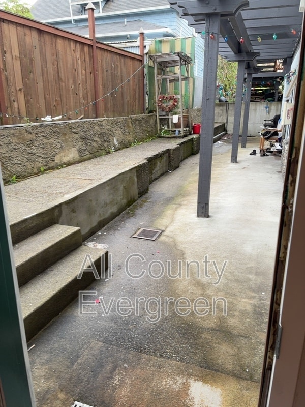 Building Photo - 1015 9th St