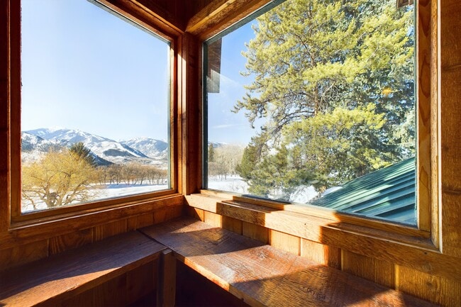 Building Photo - 209 E Reds Rd